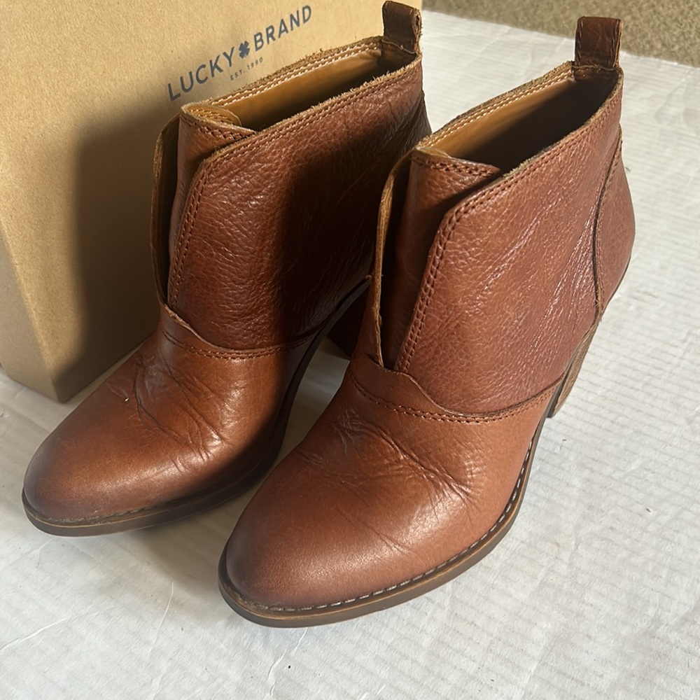 LUCKY BRAND Ehllen ankle booties 6.5